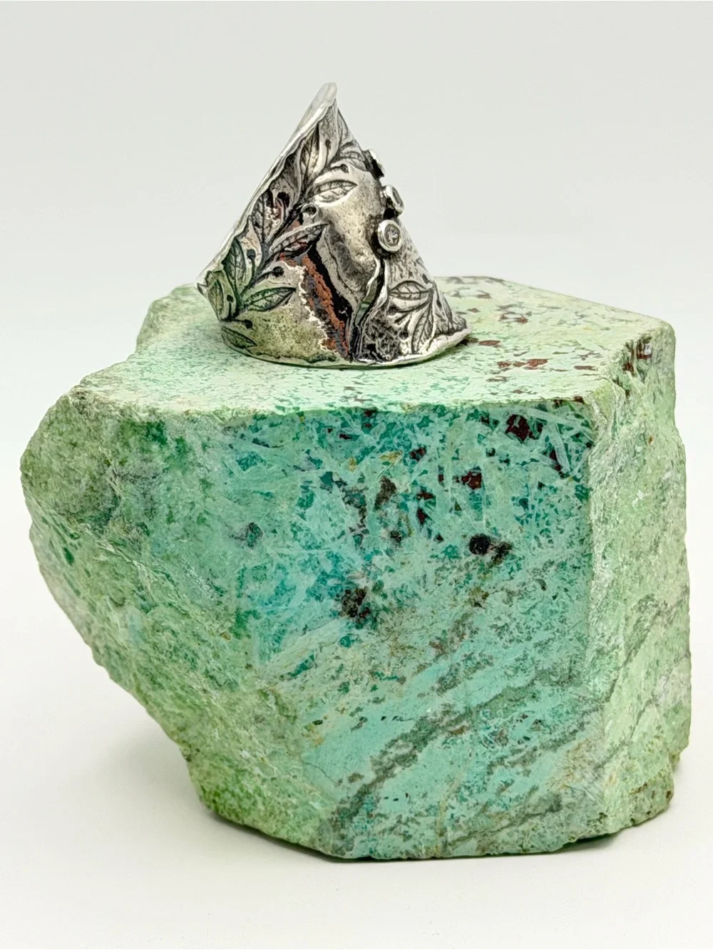 Silpada Vintage HTF Oxidized Sterling Silver & Triple CZ “NATURES MAJESTY” Ring